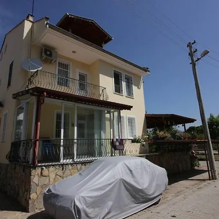 Fethiye'de Merkezi Konumda Ikiz Villa
